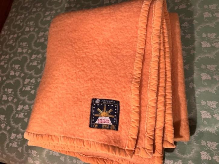 SOLE MIO DEKEN 100%  WOL 210 OP 230 CM, Huis en Inrichting, Slaapkamer | Beddengoed, Gebruikt, Deken of Dekbed, Tweepersoons, Oranje
