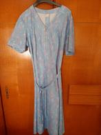 Vintage lichtblauwe jurk met stippenpatroon – maat 44, Kleding | Dames, Ophalen of Verzenden, Gedragen, Maat 42/44 (L), Blauw