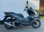 Honda PCX 125 cc met slechts 8000km en Scorpion uitlaat, Particulier, 125 cc