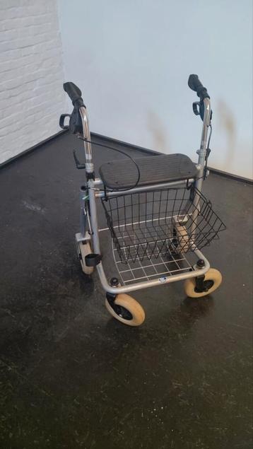 Rollator van het merk Vermeiren met maandje  beschikbaar voor biedingen