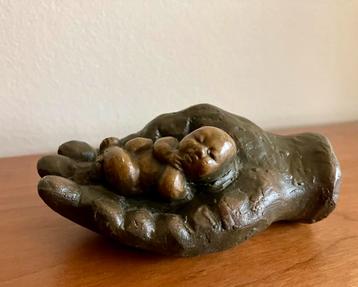 Sculptuur beschikbaar voor biedingen