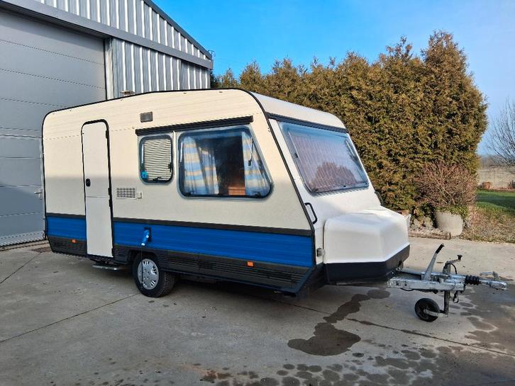 Caravane adria, Caravans en Kamperen, Caravans, Particulier, tot en met 4, 750 - 1000 kg, Standaardzit, Adria, 2 aparte bedden