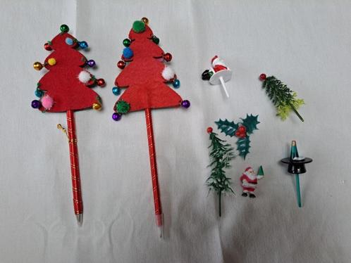 Kerstdecoratie: twee balpennen met kerstboom met belletjes, Divers, Noël, Comme neuf, Enlèvement ou Envoi