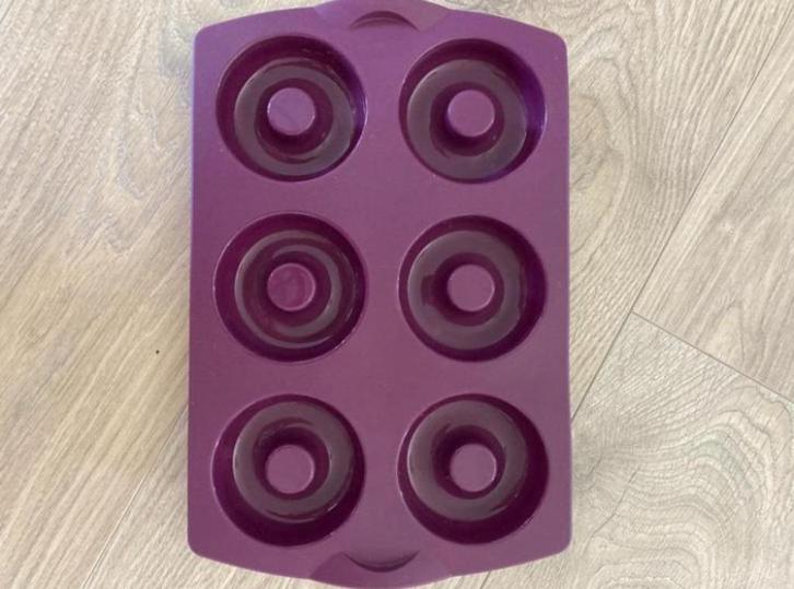 Tupperware donut MicroFlex Rings silicone bakvorm, Huis en Inrichting, Keuken | Tupperware, Zo goed als nieuw, Overige typen, Paars