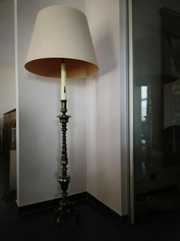 Mooie klassieke staande lamp beschikbaar voor biedingen