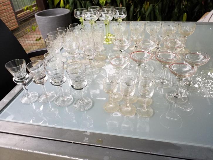 Lot de 55 verres a liqueur, Antiek en Kunst, Antiek | Glaswerk en Kristal, Ophalen