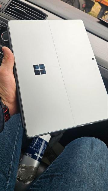 Surface pro 11  beschikbaar voor biedingen