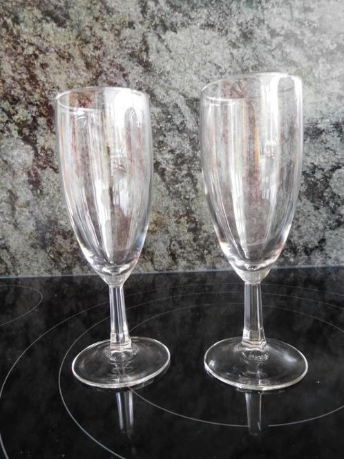 2 oude Luminarc champagnefluiten, Huis en Inrichting, Keuken | Servies, Zo goed als nieuw, Glas of Glazen, Overige stijlen, Glas