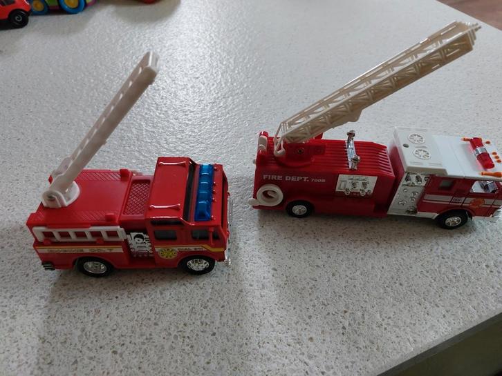 2 camions de pompiers (la plus grosse alarme) 20€, Enfants & Bébés, Jouets | Véhicules en jouets, Enlèvement