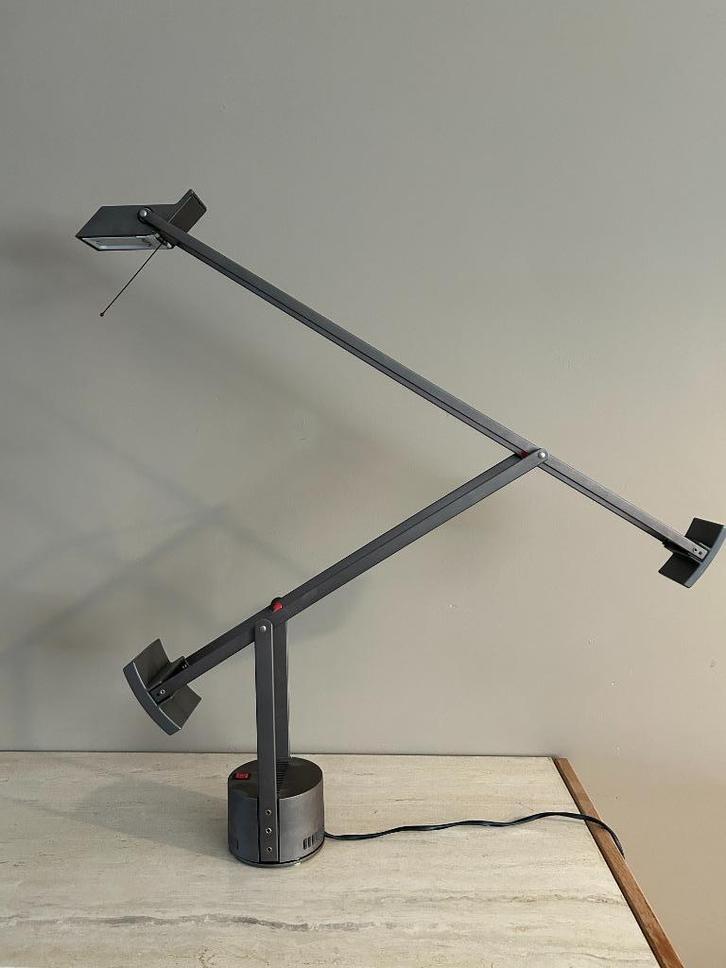 Artemide Tizio lamp Richard Sapper Italiaans design lamp, Huis en Inrichting, Lampen | Tafellampen, Zo goed als nieuw, 75 cm of meer