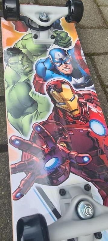 SKATEBOARD NIEUW MARVEL  beschikbaar voor biedingen