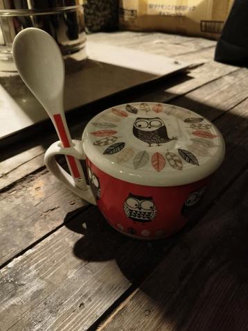 Bol à soupe avec cuillère et couvercle beschikbaar voor biedingen