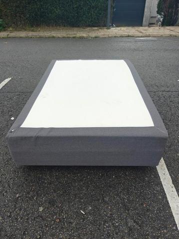 Lit Ikea 140x200 beschikbaar voor biedingen