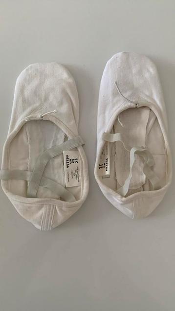 Chaussures de ballet en tissu.Nouveau