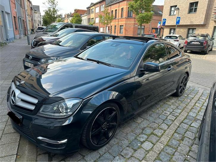 Mercedes-Benz c180 Black Edition – AMG Facelift, Auto's, Mercedes-Benz, Particulier, C-Klasse, Benzine, Euro 5, Coupé, 3 deurs