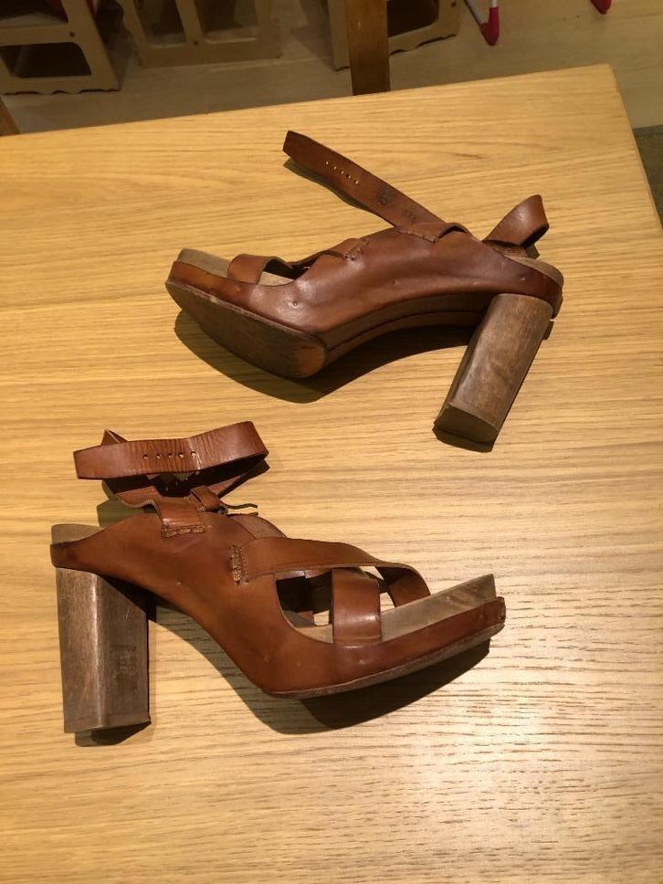 Chaussures Buttero en cuir naturel talon en bois, Vêtements | Femmes, Chaussures, Porté, Chaussures à haut talons, Autres couleurs