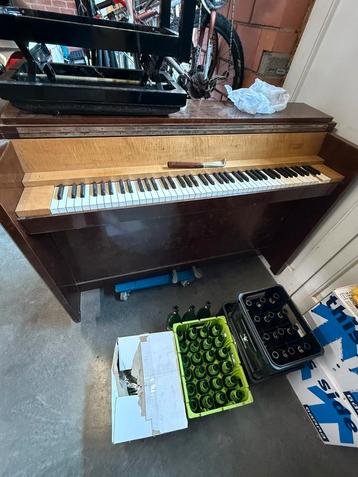 Gratis piano beschikbaar voor biedingen