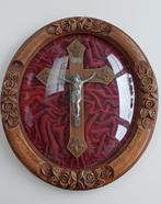 Oude ovalen Christus op rood velouren doek, Ophalen of Verzenden