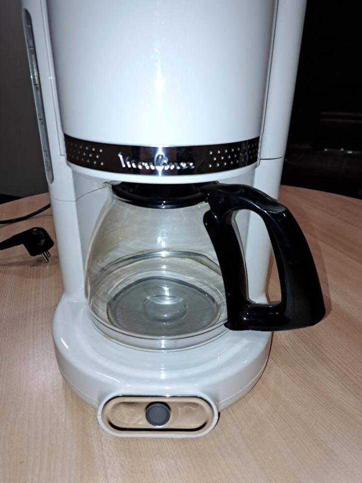 Koffiemachine Moulinex in zeer goede staat, Elektronische apparatuur, Koffiezetapparaten, Gebruikt, Koffiemachine, 4 tot 10 kopjes