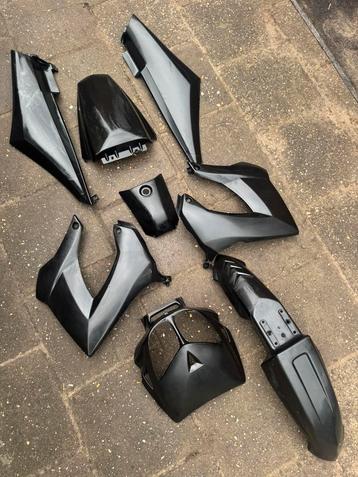 Kappenset zwart voor derbi senda xtreme en xrace tot 2010 beschikbaar voor biedingen