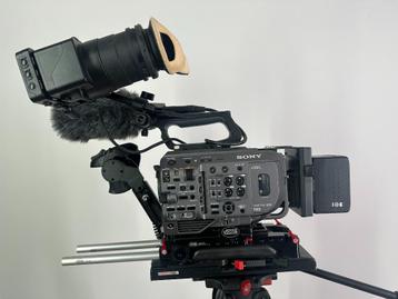 ZOOM PUISSANT SONY PXW-FX9 + SEL FE 28-135 MM F/4,0G (PXW-FX, Carte mémoire, Caméra, Comme neuf, Enlèvement