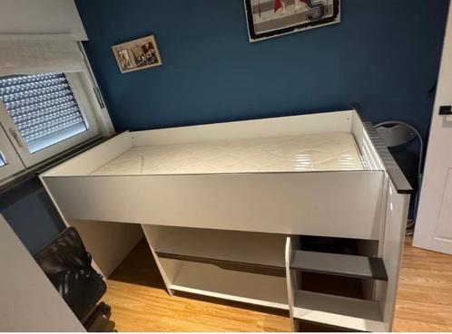 Kinderbed +bureau, Kinderen en Baby's, Kinderkamer | Stapelbedden en Hoogslapers, Zo goed als nieuw, Hoogslaper, Ophalen