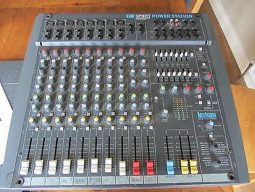 Soundcraft Spirit 600 met ingebouwde versterker 2 x 300 W, Musique & Instruments, Tables de mixage, Utilisé, 10 à 20 canaux, Entrée micro