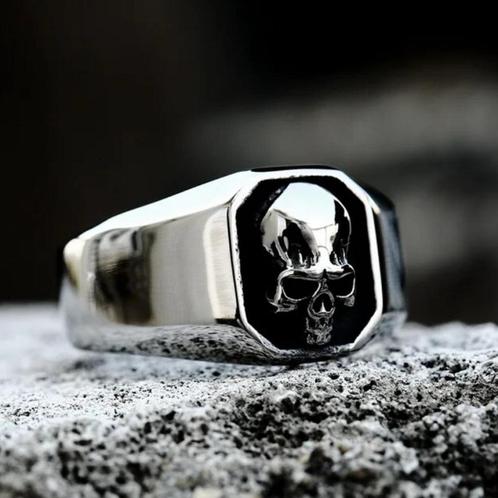 Skull ring - RVS Edelstaal, Handtassen en Accessoires, Ringen, Nieuw, Dame of Heer, Zilver, IJzer of Staal, Verzenden