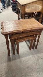 Table gigogne, Ophalen