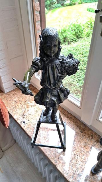 Bronzen beeld meisje beschikbaar voor biedingen