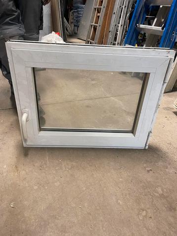 Aluminium raam beschikbaar voor biedingen