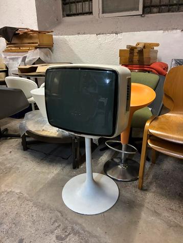 Tv vintage et design beschikbaar voor biedingen