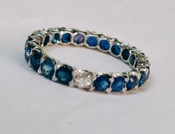 18kt gouden eternity ring met saffieren 2,10kt en diamanten  beschikbaar voor biedingen