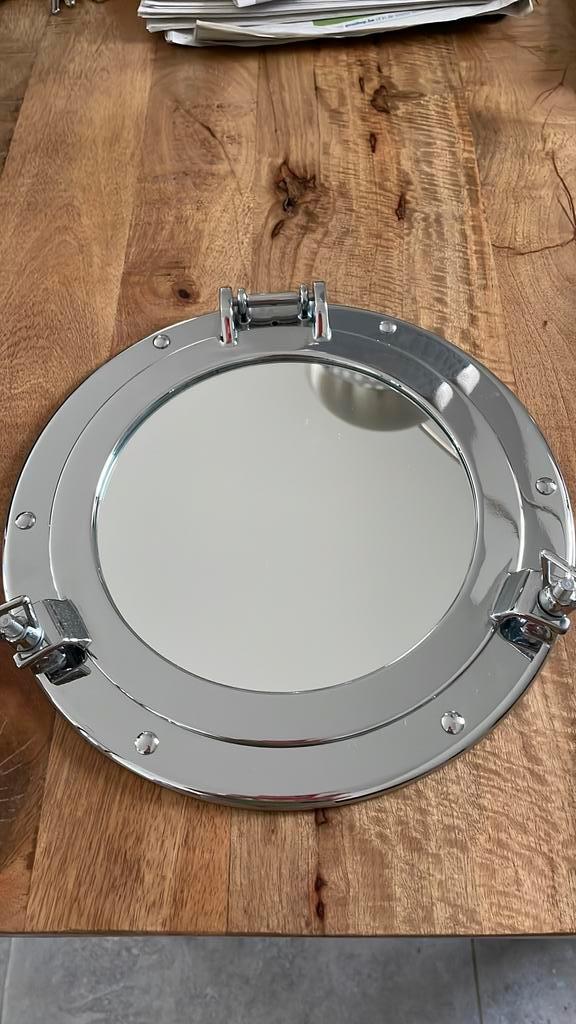 Ronde zilveren spiegel voor in een maritieme sfeer, Huis en Inrichting, Woonaccessoires | Spiegels, Zo goed als nieuw, Rond, Ophalen