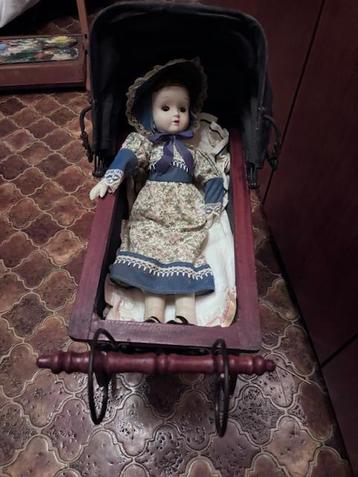 Poppenwagen let porseleinen pop beschikbaar voor biedingen