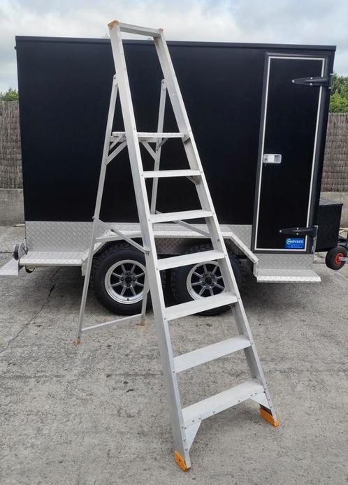 Industriële trapladder 7 treden, Doe-het-zelf en Bouw, Ladders en Trappen, Zo goed als nieuw, Ophalen