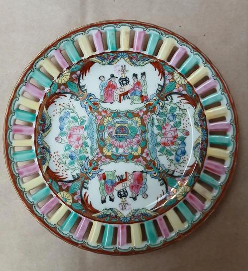 Porseleinen Chinees bordje Rose Medallion., Antiek en Kunst, Antiek | Porselein, Ophalen of Verzenden