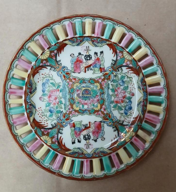 Porseleinen Chinees bordje Rose Medallion., Antiek en Kunst, Antiek | Porselein, Ophalen of Verzenden
