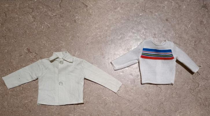 Vintage Ken Barbie 2 truitjes/bloesjes, Verzamelen, Poppen, Gebruikt, Ophalen of Verzenden