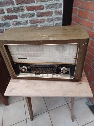 Oude  radio  op  lampen  HIFI  ZAUBERKLANG beschikbaar voor biedingen