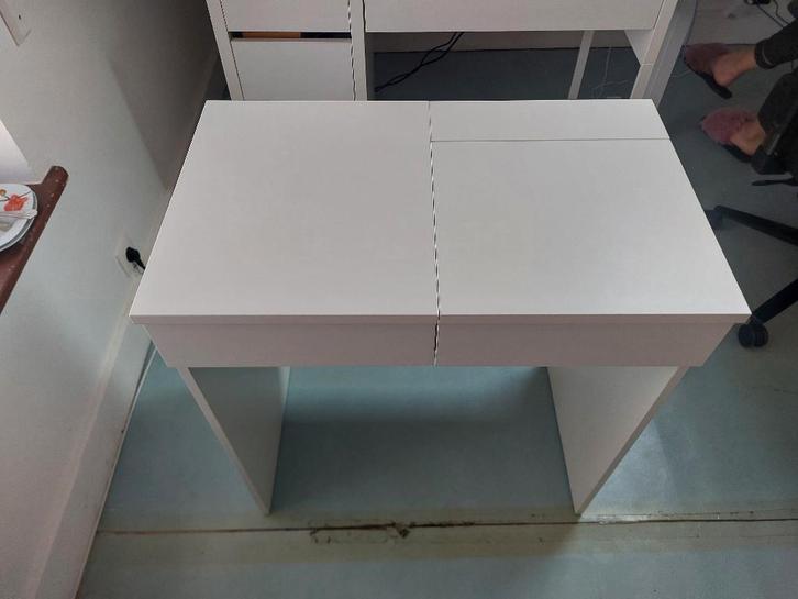 IKEA MICKE Kaptafel / Bureau met Spiegel – Zeer Goede Staat, Huis en Inrichting, Tafels | Kaptafels, Zo goed als nieuw, Minder dan 100 cm