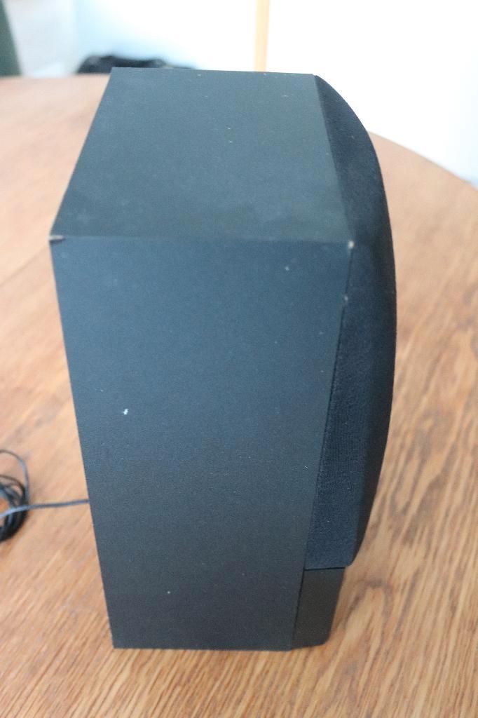 Deux haut-parleurs Sharp noirs, TV, Hi-fi & Vidéo, Enceintes, Utilisé, Haut-parleurs Frontaux, Arrière ou Stéréo, Moins de 60 watts