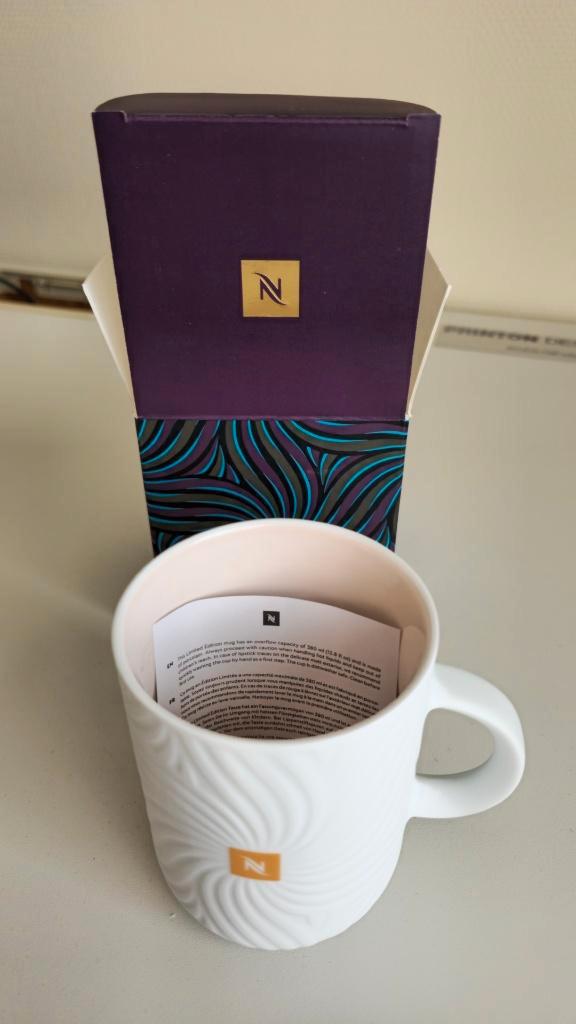 Koffietas Nespresso limited edition, Huis en Inrichting, Keuken | Servies, Nieuw, Kop(pen) en/of Schotel(s), Porselein, Ophalen