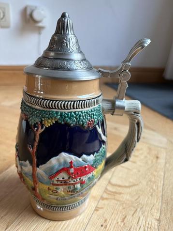 Grote Duitse geëmailleerde steengoed mok Forest Mountain beschikbaar voor biedingen