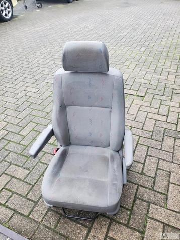 VW Transporter T5 2003 - 2010 stoel links met 2 armsteunen beschikbaar voor biedingen
