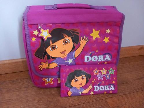 Boekentas Dora met pennenzak, Bijoux, Sacs & Beauté, Sacs | Cartables, Comme neuf, Porte-documents ou Cartable, Violet, Enlèvement ou Envoi