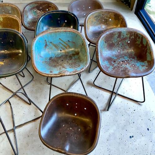Vintage industriële stoel met tractor zit, Antiek en Kunst, Antiek | Meubels | Stoelen en Sofa's, Ophalen of Verzenden