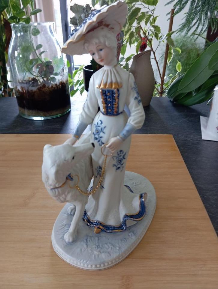 Postuurtje vrouw met hond, Antiek en Kunst, Antiek | Porselein, Ophalen