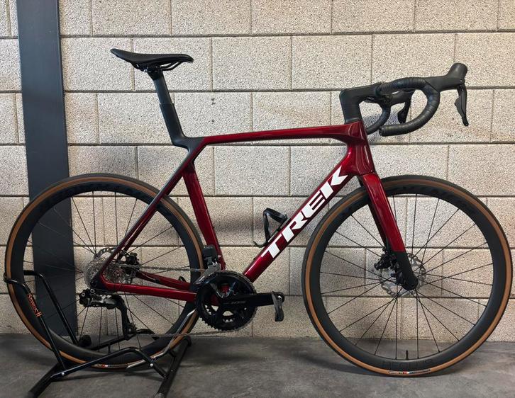 Nieuw! Trek Madone SL6 gen 8 2025 Shimano 105 di2 Mt. L, Fietsen en Brommers, Fietsen | Racefietsen, Zo goed als nieuw, Heren
