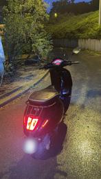 Vespa Sprint 2017 Black, Fietsen en Brommers, Ophalen, Zo goed als nieuw